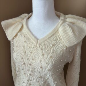 Pearl-Embellished Cream V-Neck Cable Knit Sweater with Collar